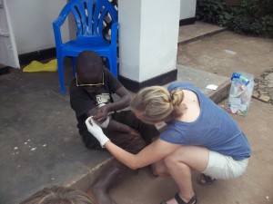 volunteer treating a street child